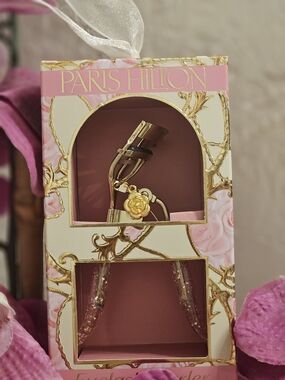 Paris Hilton Gold Eyelash Curler